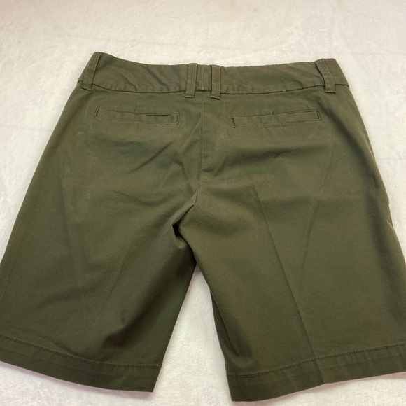 G.H. Bass & Co. Chino Bermuda Shorts Army Green Size 6 - Picture 2 of 7
